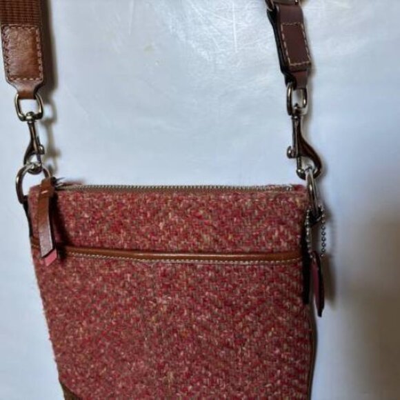 NWT Coach SCARO Swing Pack Crossbody Bag Camel Rose Wool Tweed Zip - Picture 4 of 6